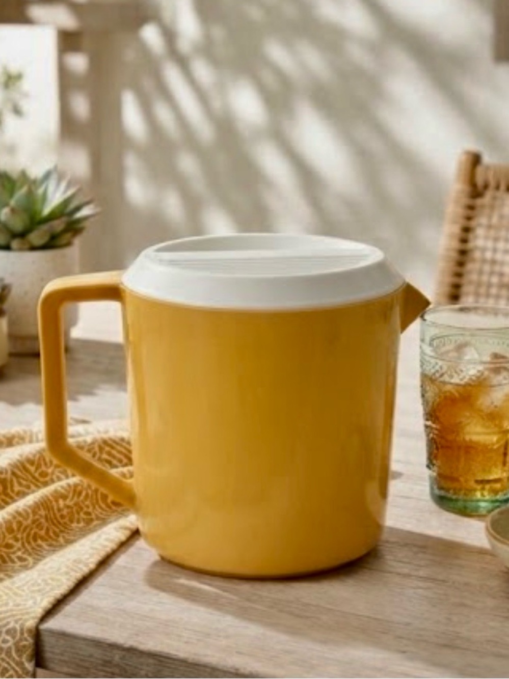 Vintage Rubbermaid Harvest Gold Pitcher 1.5 Qt Retro Kitchen